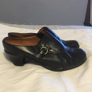 Women's Black Leather Heeled Clog